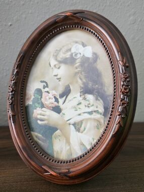 Vintage oval frame